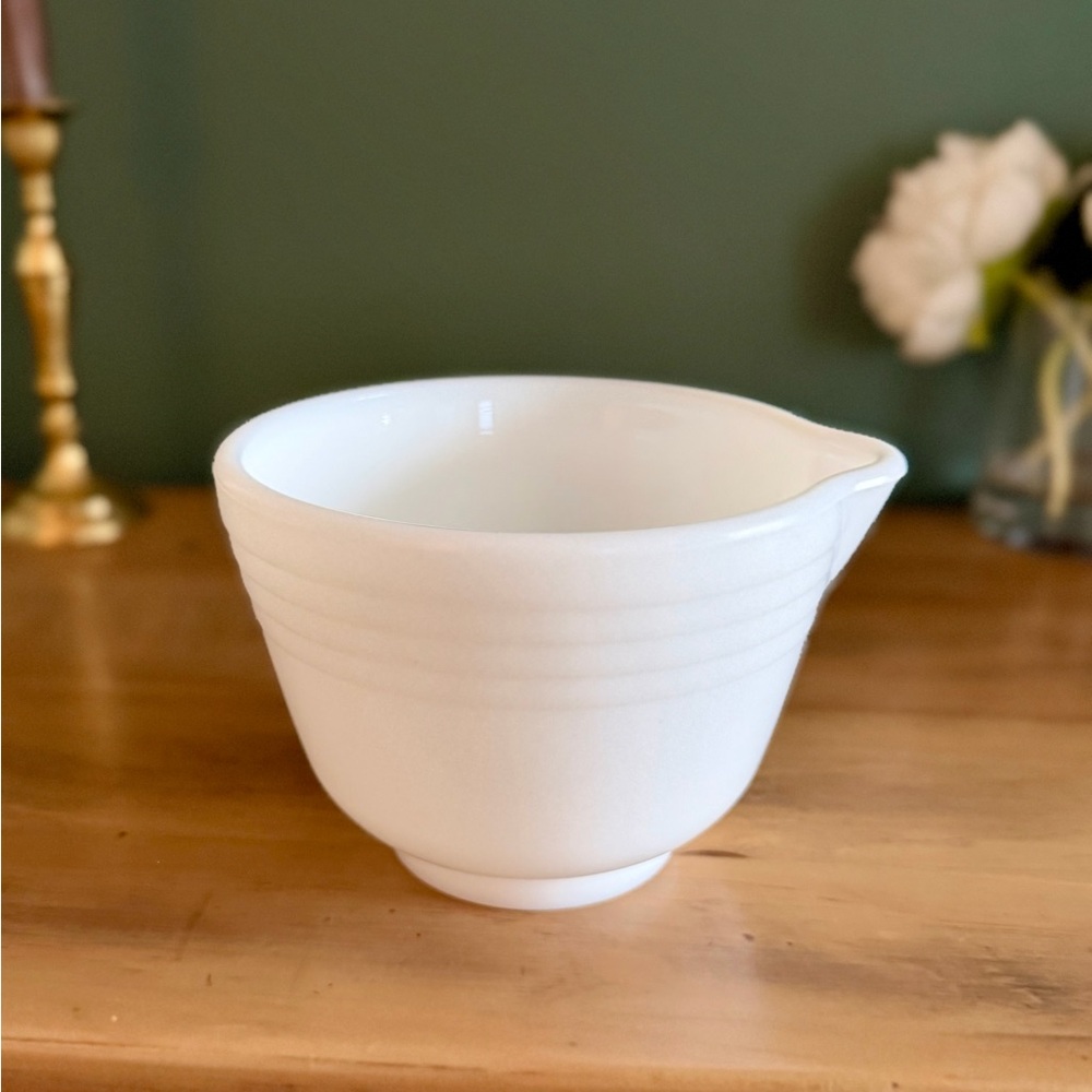 Vntg Milk Glass Hamilton Beach White Mixing Bowl